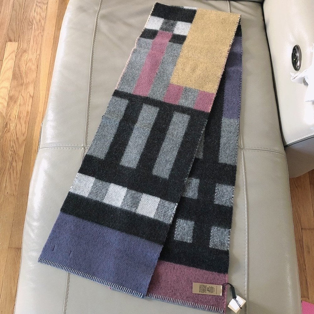 COPY - Burberry revisable wool scarf super warm NWT 200*30cm - Picture 2 of 8